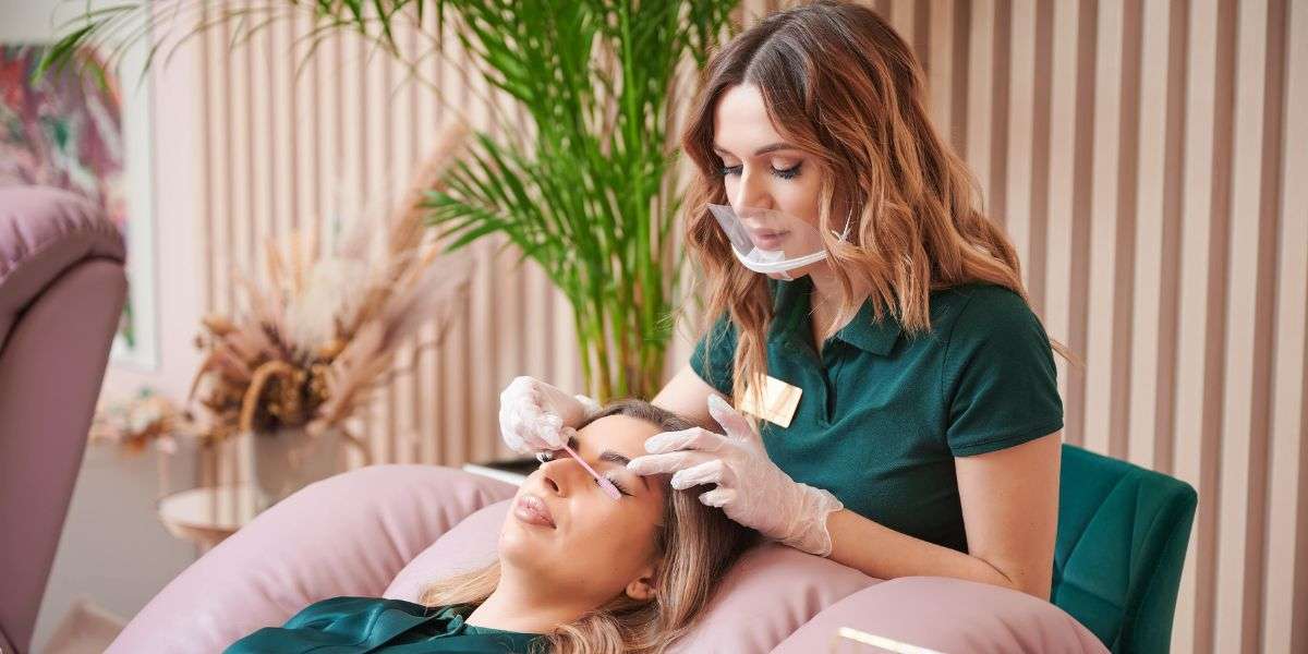 HOW-TO-AVOID-SCAMS-AND-FIND-A-RELIABLE-LASH SALON-IN-EYELASH-EXTENSIONS-lavislash-tip