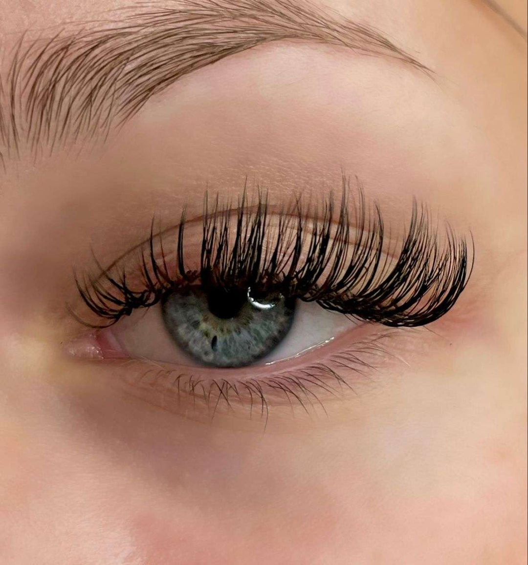 lavislash-lash supplies-hybrid lashes-mix-classic-and-volume-eyelash extension