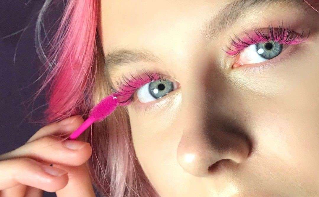 lavislash-pink eyelash extension-pink-lashes-color-lashes-color-lash-extension-barbie-2023-eyelash-extension